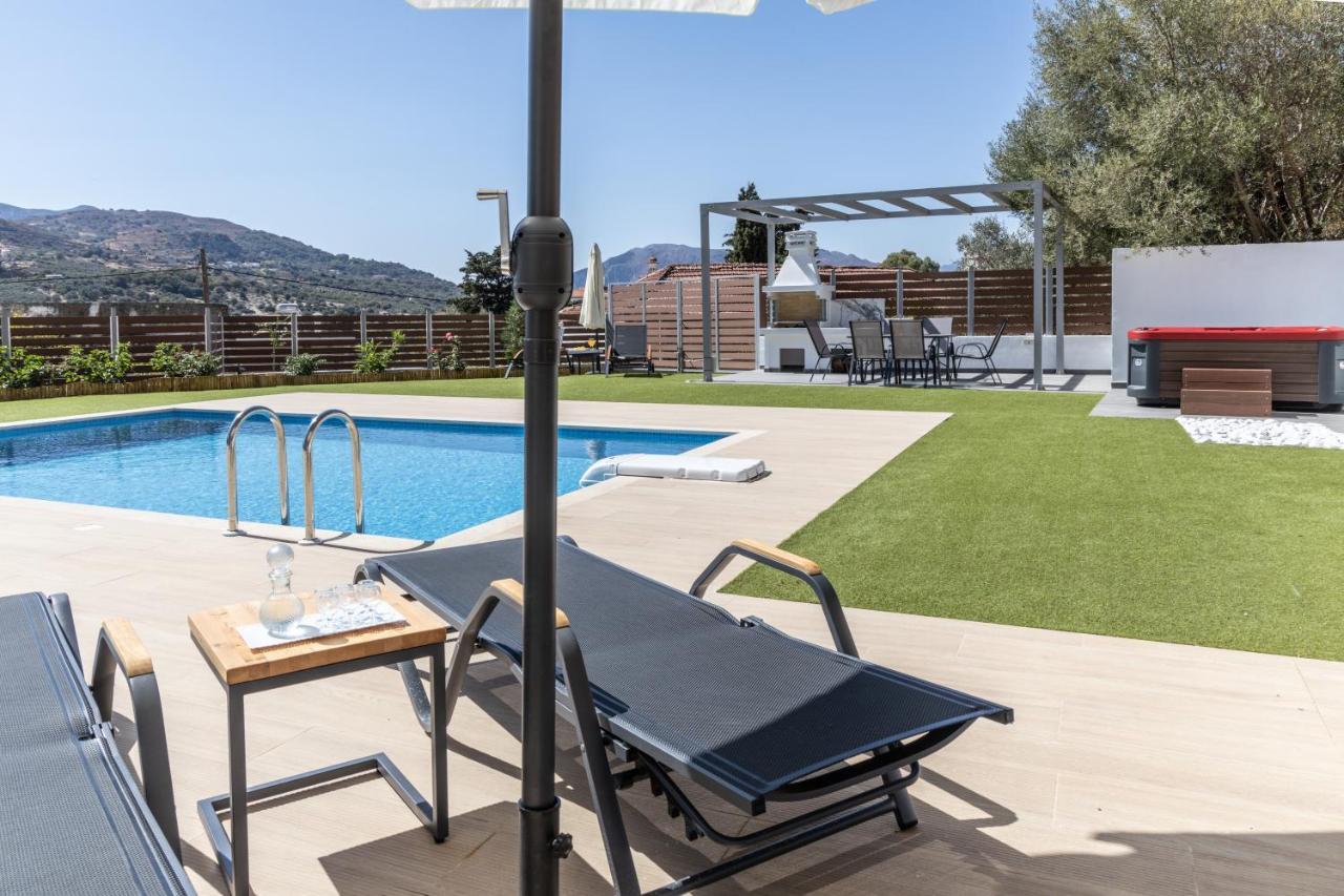 Villa Neonis Spílion エクステリア 写真