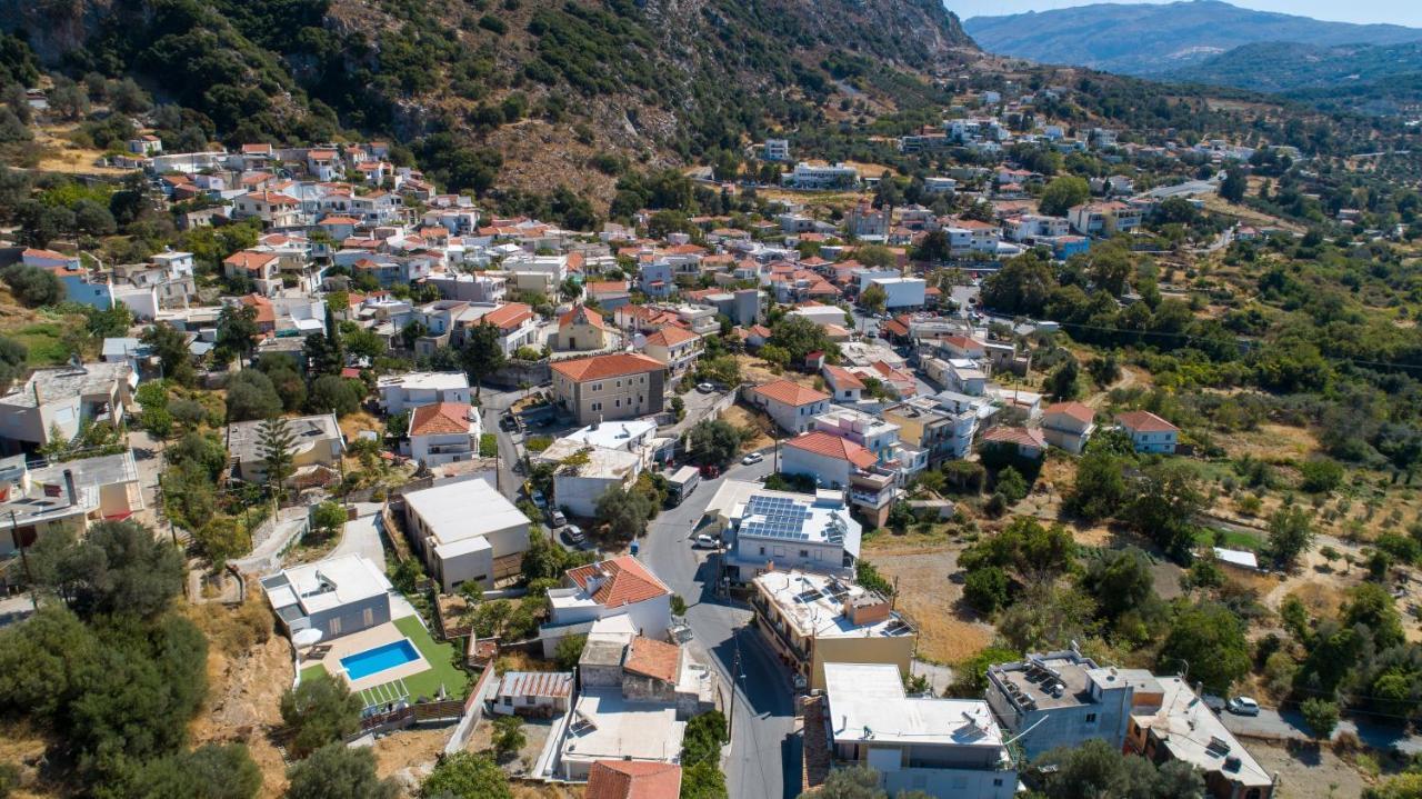 Villa Neonis Spílion エクステリア 写真