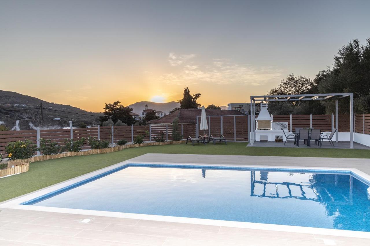 Villa Neonis Spílion エクステリア 写真